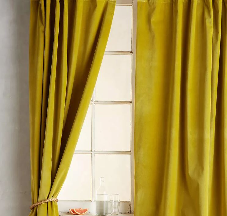 Curtain Washing Service vs. DIY: Which is the Better Choice?